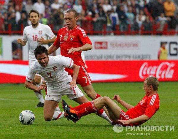 Rusia gana a Serbia en amistoso de fútbol - Sputnik Mundo
