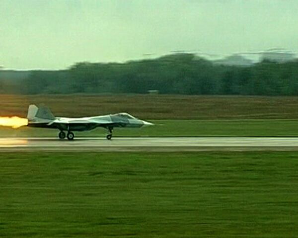 Caza ruso de quinta generación T-50 suspende despegue durante Salón Aeroespacial MAKS 2011 - Sputnik Mundo