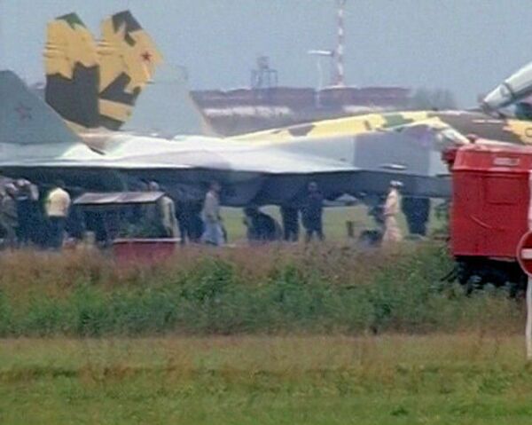 Caza ruso de quinta generación T-50 suspende despegue durante Salón Aeroespacial MAKS 2011 - Sputnik Mundo