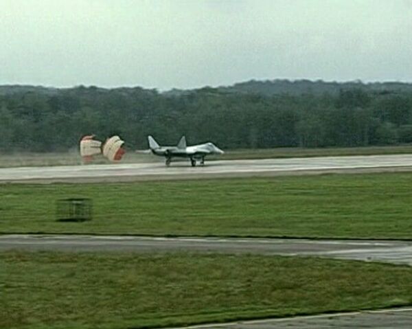 Caza ruso de quinta generación T-50 suspende despegue durante Salón Aeroespacial MAKS 2011 - Sputnik Mundo