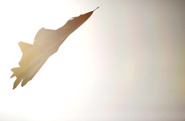 Caza ruso de quinta generación T-50 suspende despegue durante Salón Aeroespacial MAKS 2011 - Sputnik Mundo