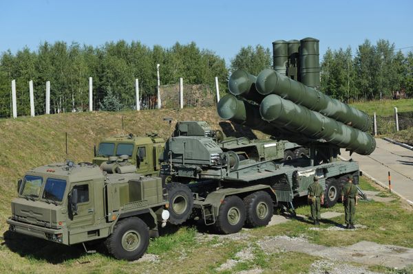 Sistemas de misiles S-400 Triumf protegen espacio aéreo de Moscú - Sputnik Mundo