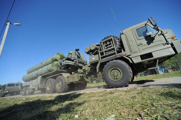 Sistemas de misiles S-400 Triumf protegen espacio aéreo de Moscú - Sputnik Mundo