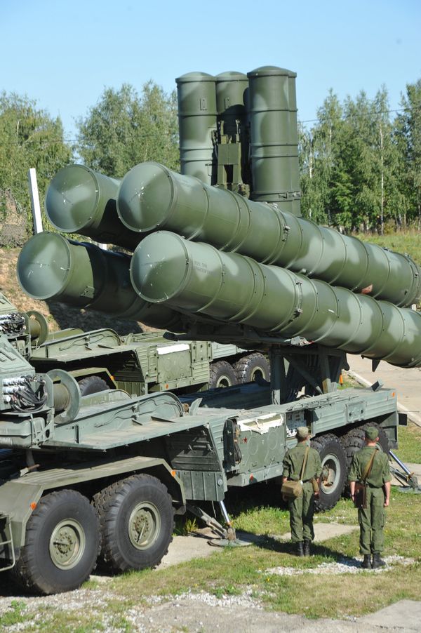 Sistemas de misiles S-400 Triumf protegen espacio aéreo de Moscú - Sputnik Mundo