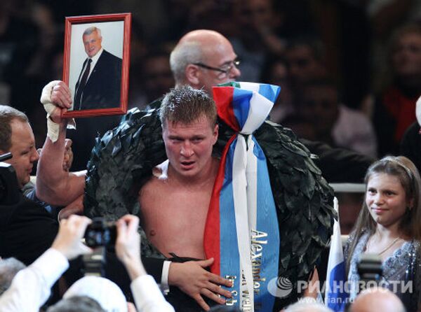 El boxeador ruso Povétkin gana el título del campeón mundial según WBA - Sputnik Mundo