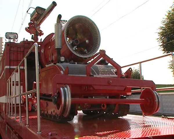 Rusia presenta primer tren bombero de fabricación nacional - Sputnik Mundo