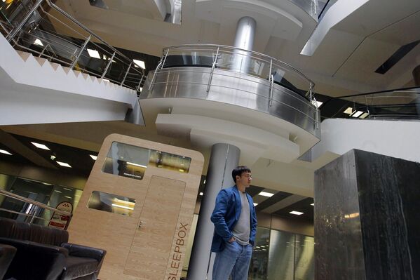 “Cajón de dormir” en el aeropuerto Sheremétievo de Moscú - Sputnik Mundo