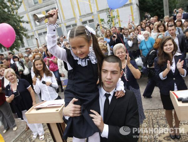 El primer día escolar y sus tradiciones  - Sputnik Mundo