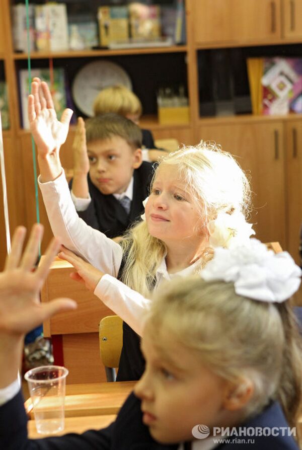 El primer día escolar y sus tradiciones  - Sputnik Mundo