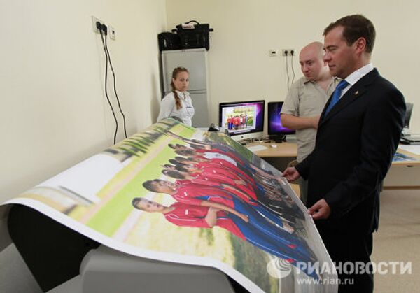 El presidente Medvédev inaugura una escuela de cadetes el Día de los Conocimientos - Sputnik Mundo