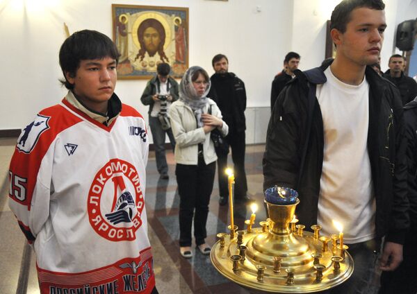 Yaroslavl rinde honras fúnebres a los jugadores del club de hockey Lokomotiv fallecidos en accidente aéreo - Sputnik Mundo