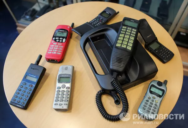 Repaso gráfico a la historia de teléfonos celulares en Rusia Repaso gráfico a la historia de teléfonos celulares en Rusia - Sputnik Mundo