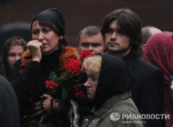 Despedida a los jugadores de Lokomotiv de Yaroslavl, muertos en el accidente de YaK-42  - Sputnik Mundo