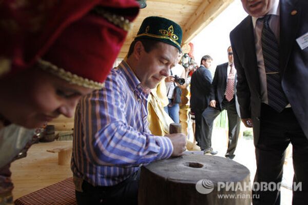 Las otras “profesiones” del presidente ruso Dmitri Medvédev - Sputnik Mundo