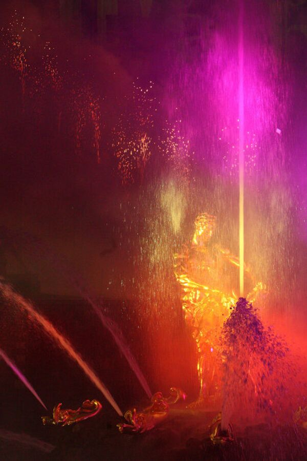 “Capriccio. Dedicación a Rastrelli”: ceremonia de clausura de fuentes en Peterhof - Sputnik Mundo