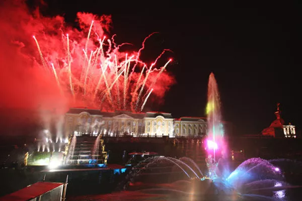 “Capriccio. Dedicación a Rastrelli”: ceremonia de clausura de fuentes en Peterhof “Capriccio. Dedicación a Rastrelli”: ceremonia de clausura de fuentes en Peterhof - Sputnik Mundo
