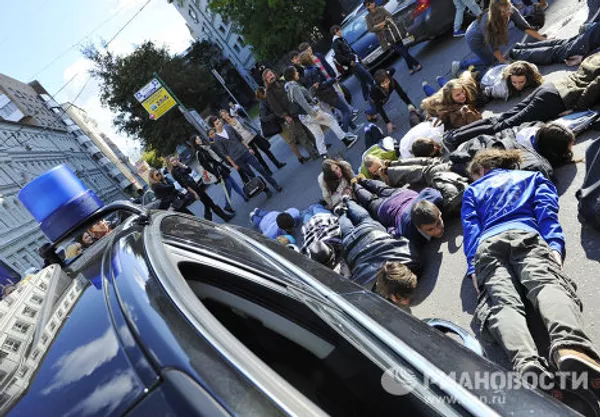Aficionados al ‘planking’ realizan un flashmob en Moscú Aficionados al ‘planking’ realizan un flashmob en Moscú - Sputnik Mundo