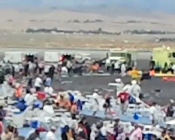 Avión se estrella cerca de una tribuna durante espectáculo aéreo en EEUU  - Sputnik Mundo