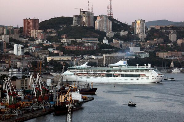El lujoso crucero Legend of the Seas visita Vladivostok - Sputnik Mundo