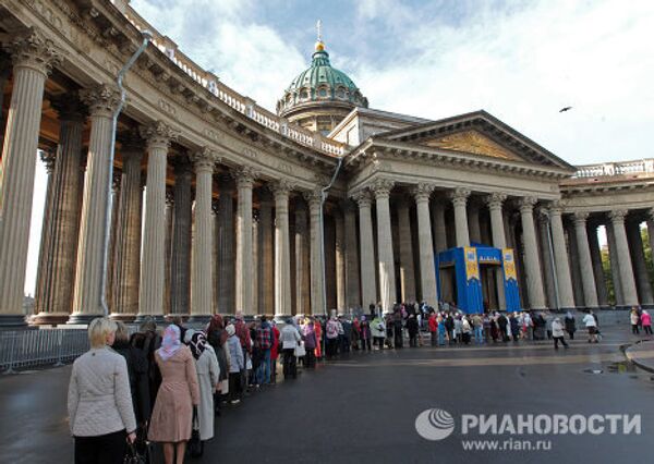 San Petersburgo celebra el 200 aniversario de la catedral de la Virgen de Kazán - Sputnik Mundo