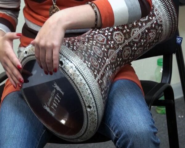 La darbuka permite apreciar la cultura árabe en pleno Moscú - Sputnik Mundo