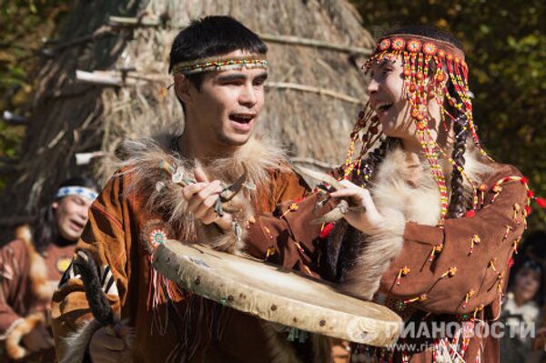 Fiesta de pueblo autóctono de Kamchatka “Aljalalalai” Fiesta de pueblo autóctono de Kamchatka “Aljalalalai” - Sputnik Mundo