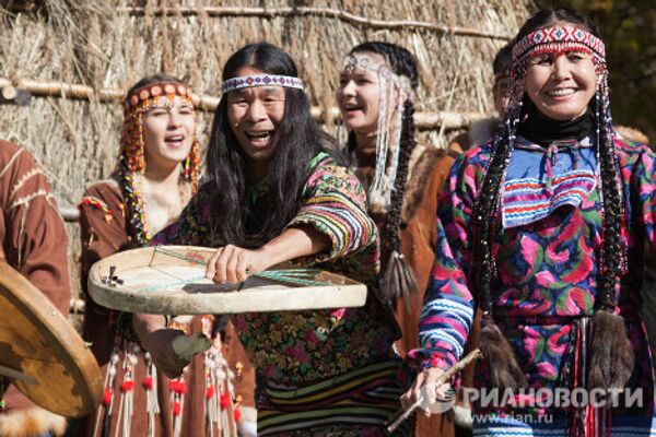 Fiesta de pueblo autóctono de Kamchatka “Aljalalalai” Fiesta de pueblo autóctono de Kamchatka “Aljalalalai” - Sputnik Mundo