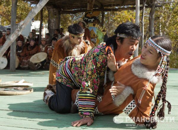 Fiesta de pueblo autóctono de Kamchatka “Aljalalalai” Fiesta de pueblo autóctono de Kamchatka “Aljalalalai” - Sputnik Mundo