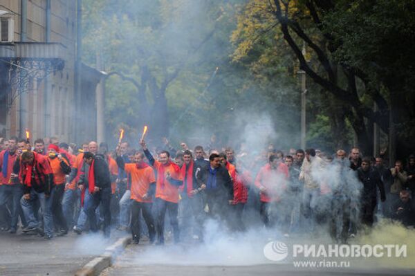 Fuerzas del orden de la CEI realizan ejercicios antiterroristas en Ucrania - Sputnik Mundo