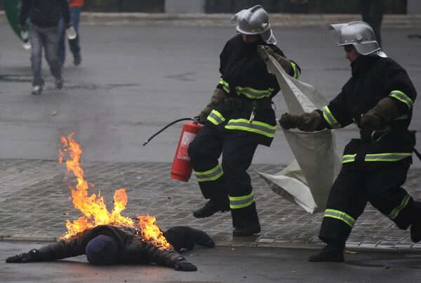 Fuerzas del orden de la CEI realizan ejercicios antiterroristas en Ucrania - Sputnik Mundo