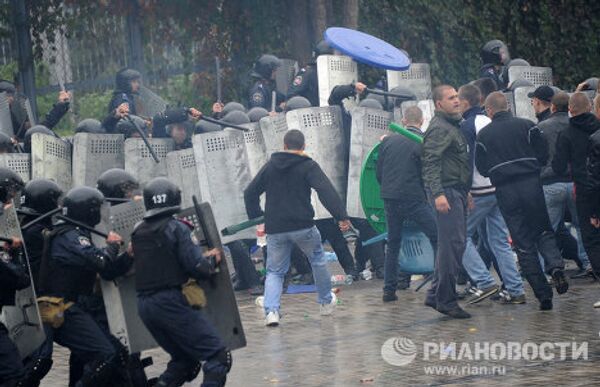 Fuerzas del orden de la CEI realizan ejercicios antiterroristas en Ucrania - Sputnik Mundo