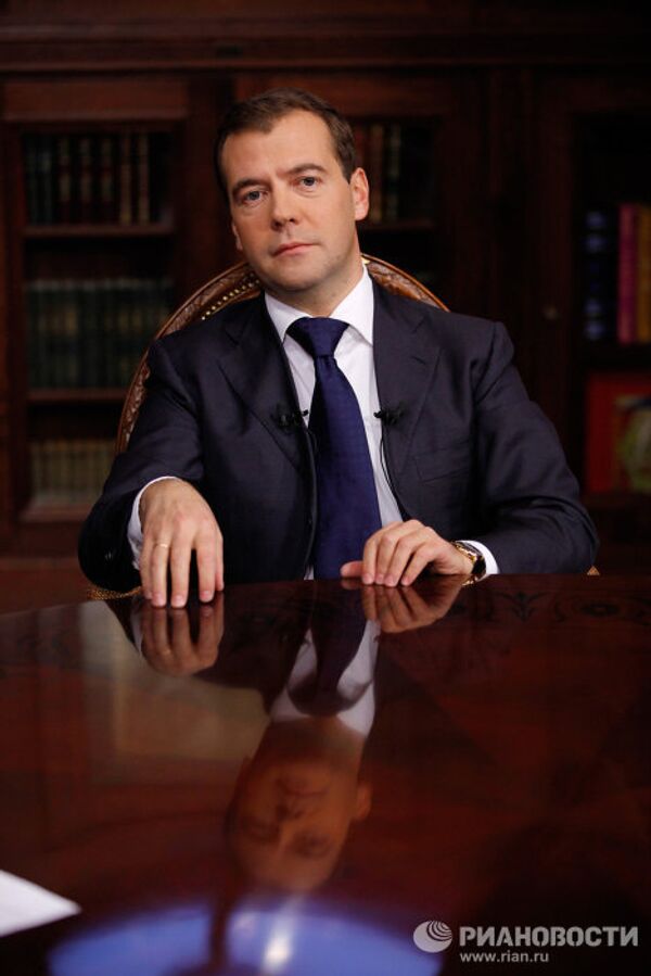 Dmitri Medvédev ofrece primera entrevista tras anunciar planes de tándem gobernante para 2012 Dmitri Medvédev ofrece primera entrevista tras anunciar planes de tándem gobernante para 2012 - Sputnik Mundo