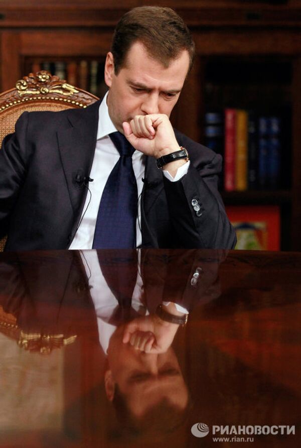 Dmitri Medvédev ofrece primera entrevista tras anunciar planes de tándem gobernante para 2012 Dmitri Medvédev ofrece primera entrevista tras anunciar planes de tándem gobernante para 2012 - Sputnik Mundo