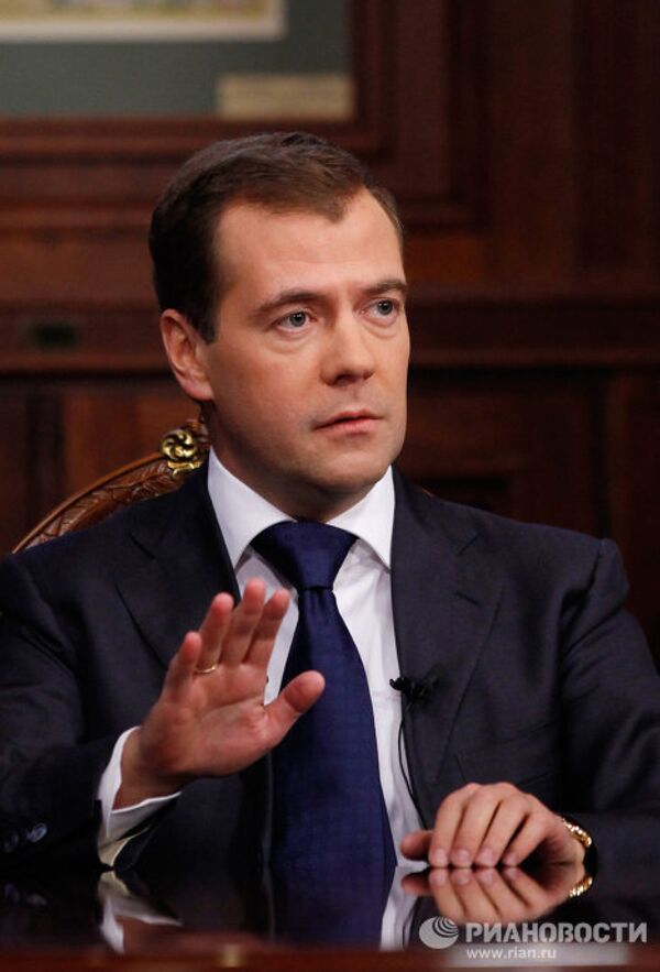 Dmitri Medvédev ofrece primera entrevista tras anunciar planes de tándem gobernante para 2012 Dmitri Medvédev ofrece primera entrevista tras anunciar planes de tándem gobernante para 2012 - Sputnik Mundo