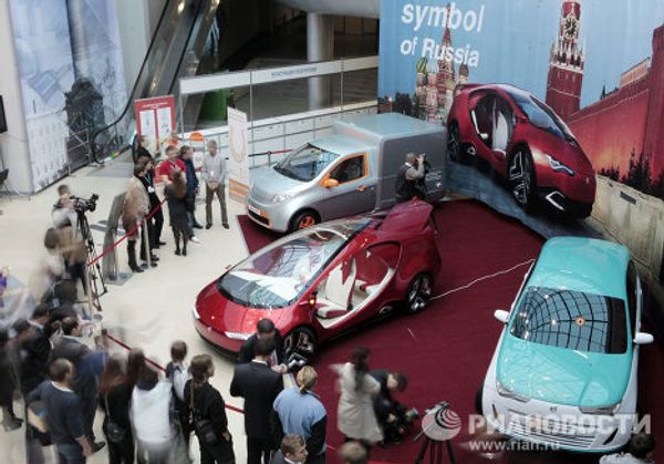 Presentación de nuevos coches E-móvil en San Petersburgo - Sputnik Mundo