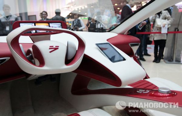 Presentación de nuevos coches E-móvil en San Petersburgo - Sputnik Mundo