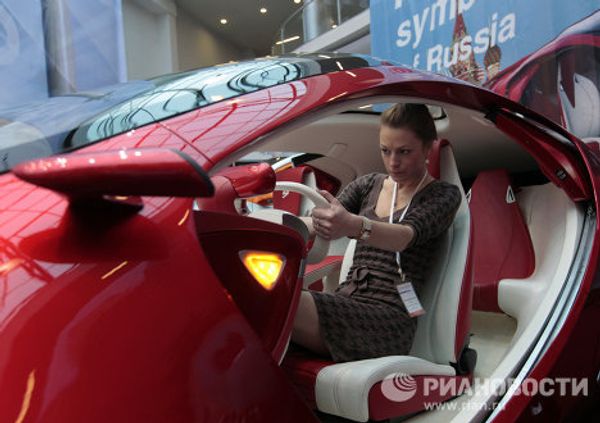 Presentación de nuevos coches E-móvil en San Petersburgo - Sputnik Mundo