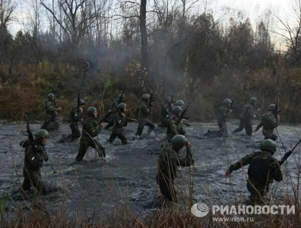 Pruebas para recibir la boina púrpura en el Ejército ruso - Sputnik Mundo