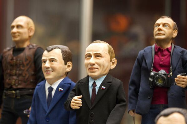 Figuras de Medvédev, Obama y Sarkozy  en el Salón Internacional de muñecos de Moscú - Sputnik Mundo