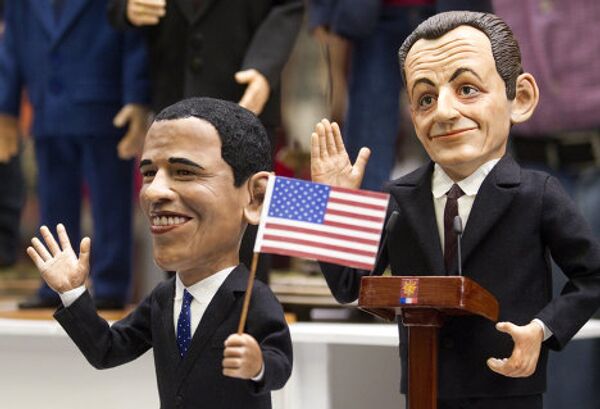 Figuras de Medvédev, Obama y Sarkozy  en el Salón Internacional de muñecos de Moscú - Sputnik Mundo
