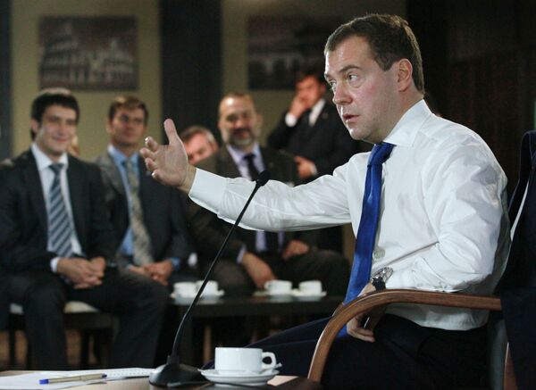 Presidente de Rusia Dmitri Medvédev durante la reunión con activistas del gobernante partido Rusia Unida en Krasnodar - Sputnik Mundo
