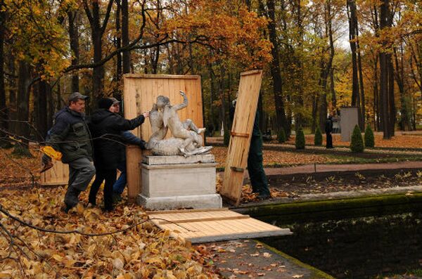 Otoño en Peterhof, ciudad de surtidores y parques  - Sputnik Mundo