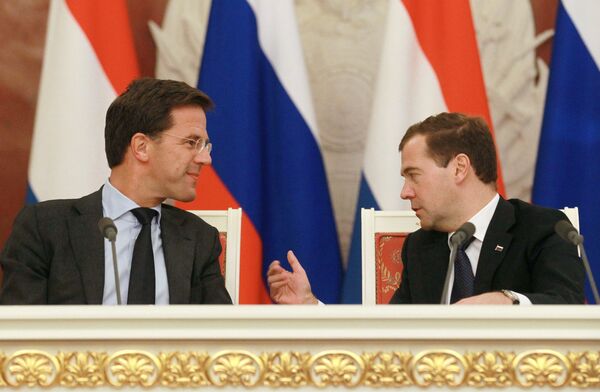 Dmitri Medvédev y Mark Rutte - Sputnik Mundo