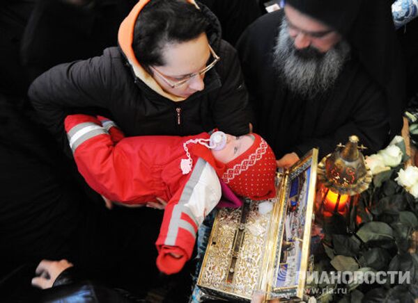 El Cinturón de la Virgen traído por primera vez a Rusia para la veneración de los fieles - Sputnik Mundo