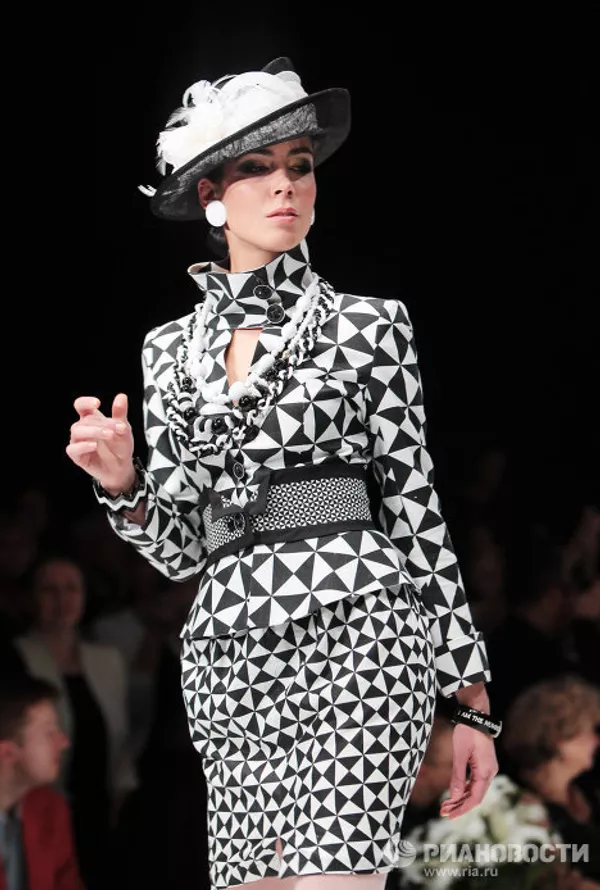 Colección del diseñador ruso Slava Záitsev abre la Semana de la Moda de Moscú Colección del diseñador ruso Slava Záitsev abre la Semana de la Moda de Moscú - Sputnik Mundo