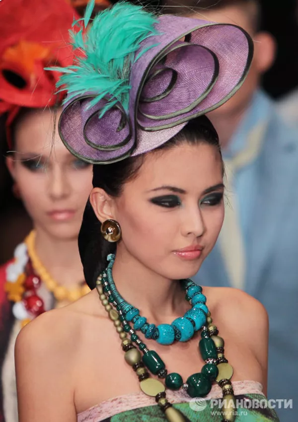 Colección del diseñador ruso Slava Záitsev abre la Semana de la Moda de Moscú Colección del diseñador ruso Slava Záitsev abre la Semana de la Moda de Moscú - Sputnik Mundo