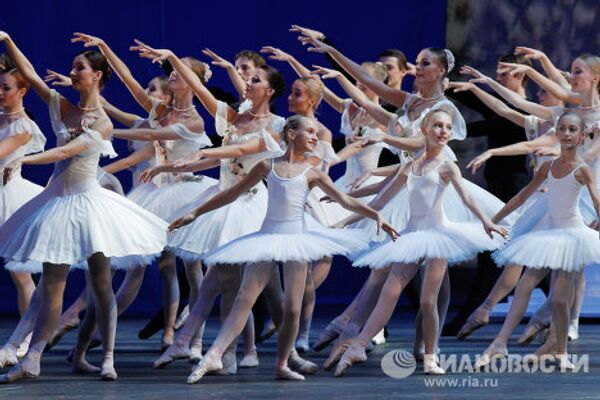 Artistas del Bolshoi regresan al mítico escenario - Sputnik Mundo