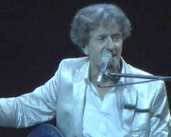 Músico serbio Goran Bregovic embriagó con su Alkohol al público de Moscú - Sputnik Mundo