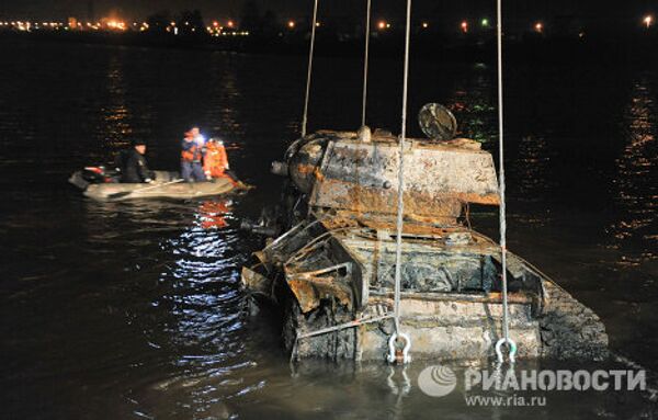 Tanque KV-1 recuperado tras casi 70 años en el fondo del río Neva - Sputnik Mundo