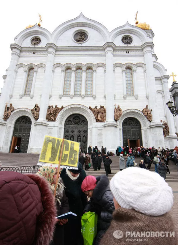Miles de personas hacen cola en Moscú para venerar el Cinturón de la Virgen Miles de personas hacen cola en Moscú para venerar el Cinturón de la Virgen - Sputnik Mundo